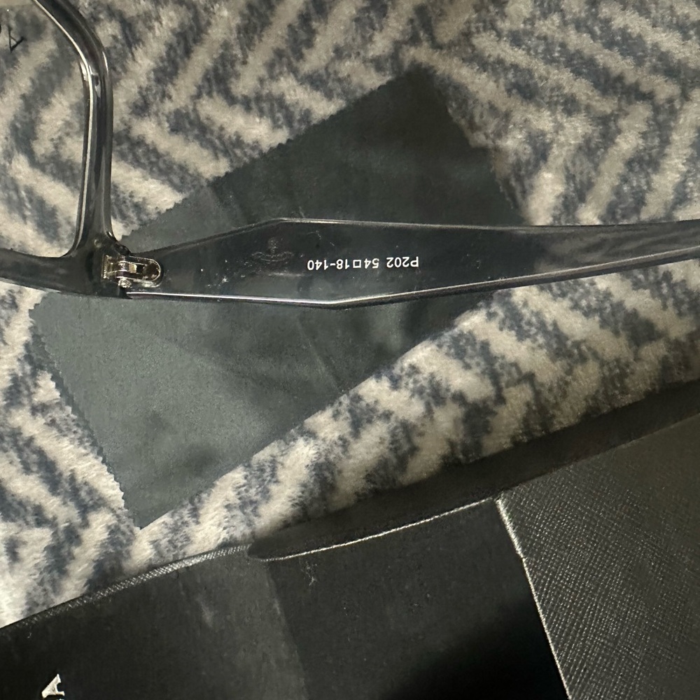 Prada, clear frame - Picture 2 of 3